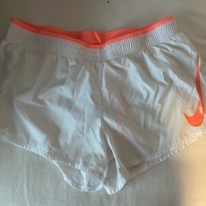 Women’s white Nike shorts, L